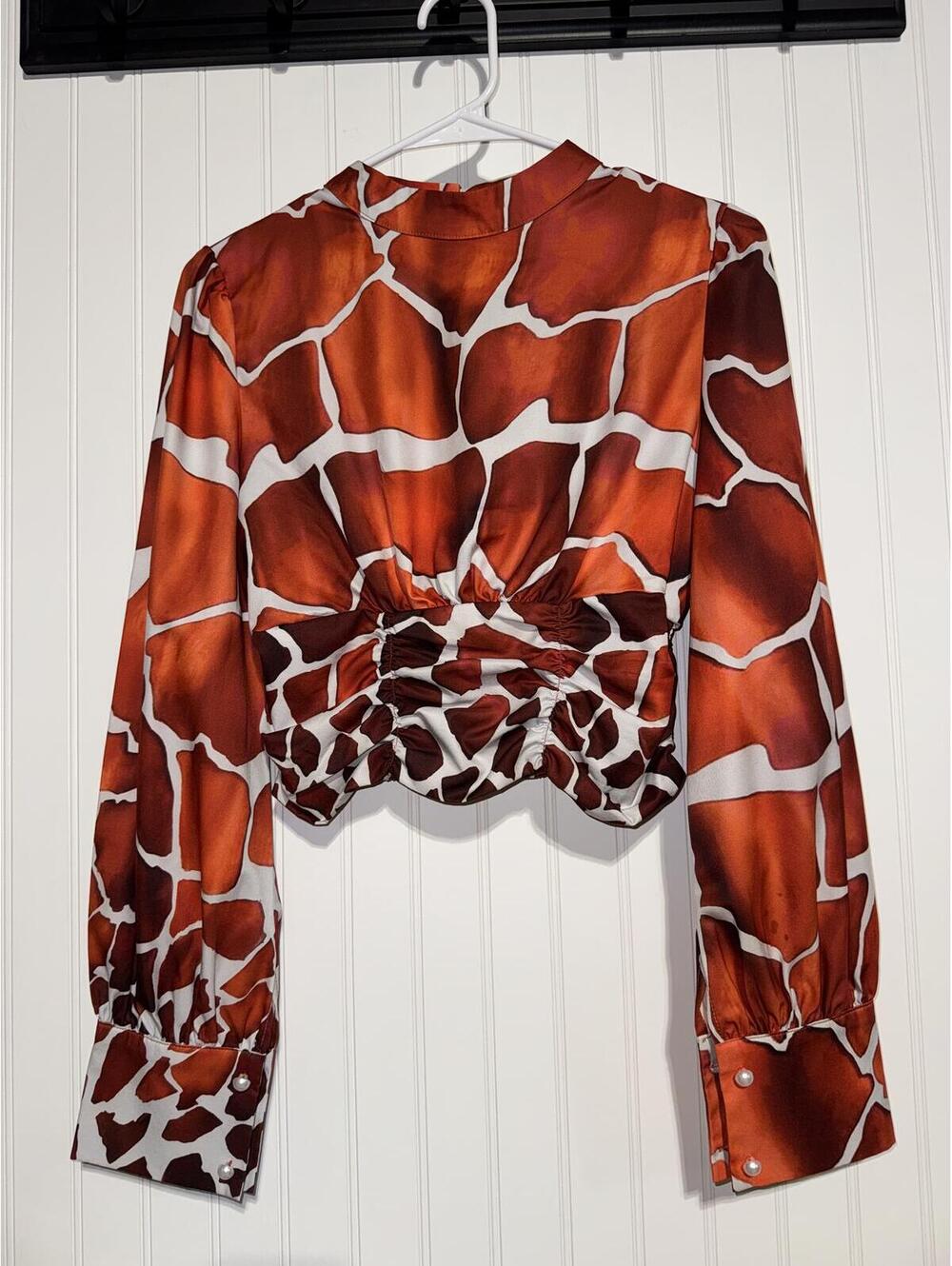 Boutique Satin Giraffe Print Mock Neck Ruched Crop Top Blouse Women Size M